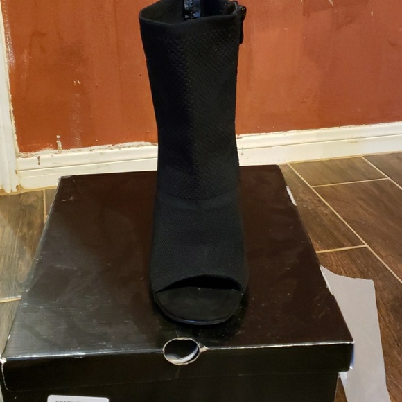 Black opened toe booties WIDE CALF - Picture 2 of 2